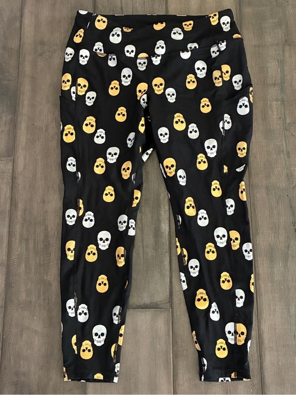 Torrid Black Leggjngs with Gold and Silver Glitter Skulls - Size 1X